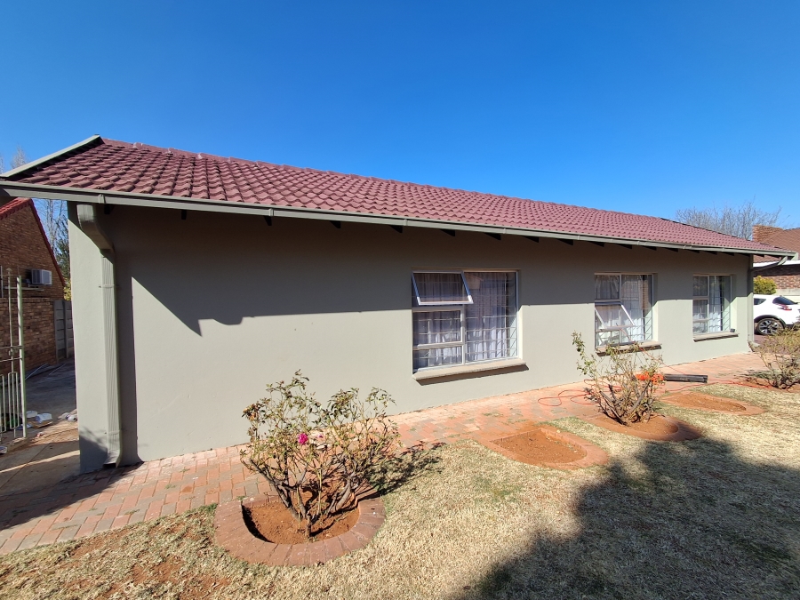 4 Bedroom Property for Sale in Flamwood North West